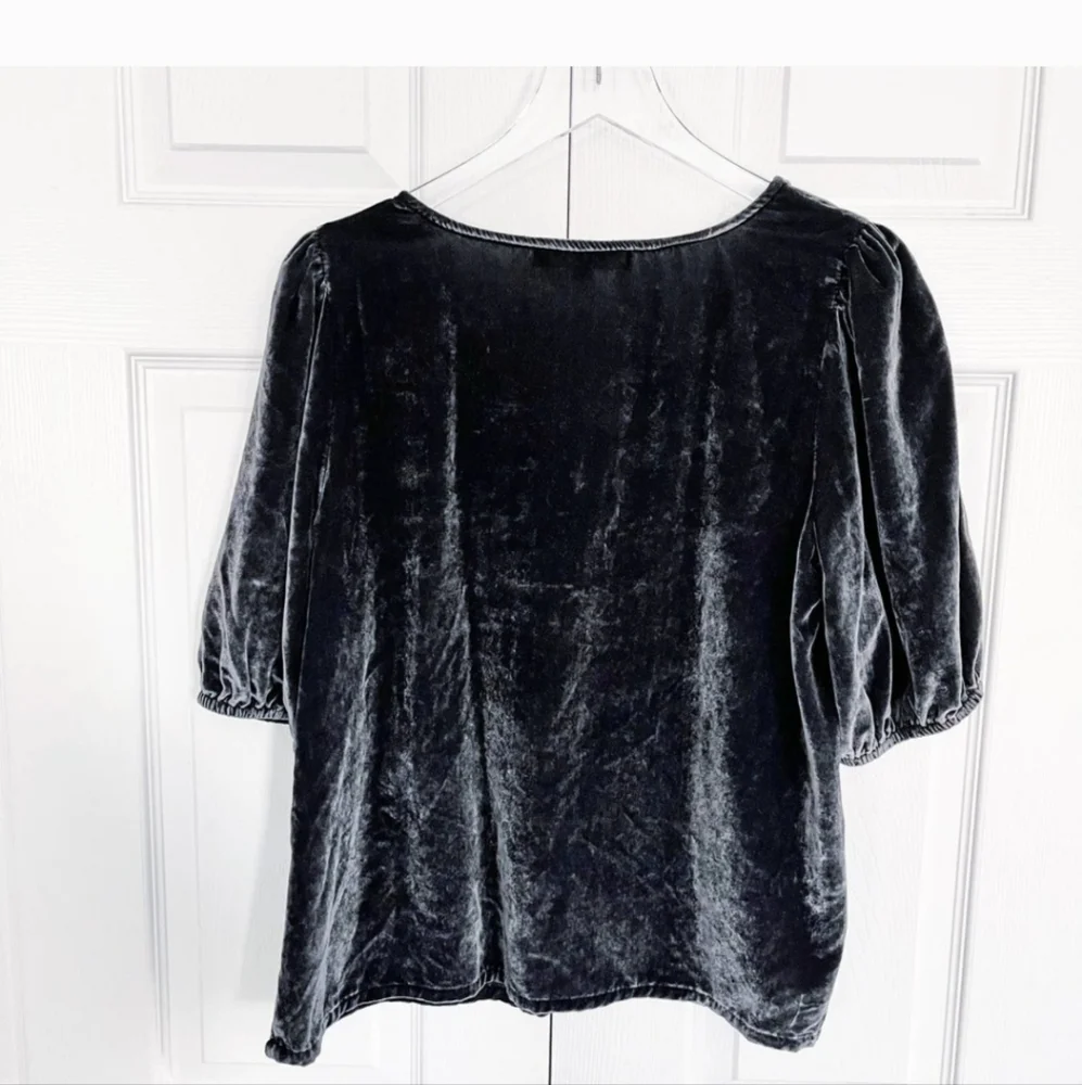 LOFT velvet puff